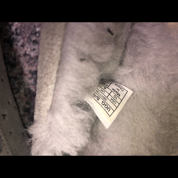 Size 10 Ugg slippers like new - Picture 4 of 5